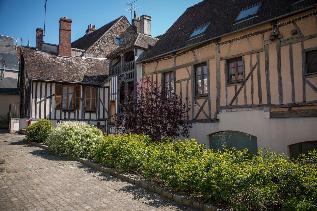 Le Sauvage Hotel Chateau-Renard Exterior photo