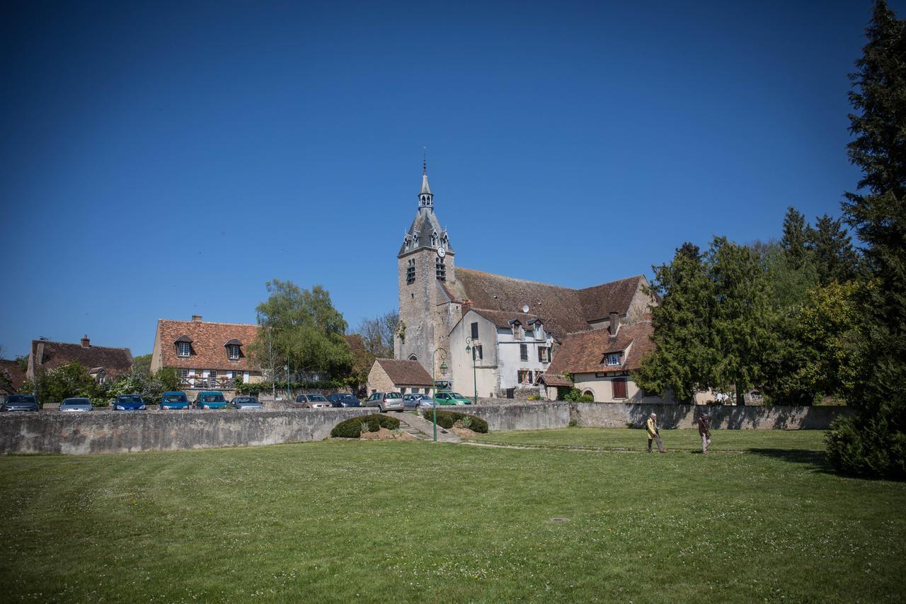 Le Sauvage Hotel Chateau-Renard Exterior photo